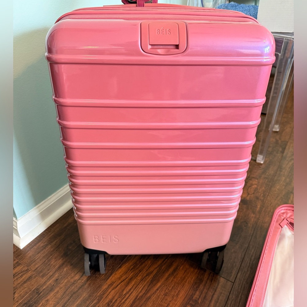 Beis Wicked Carryon